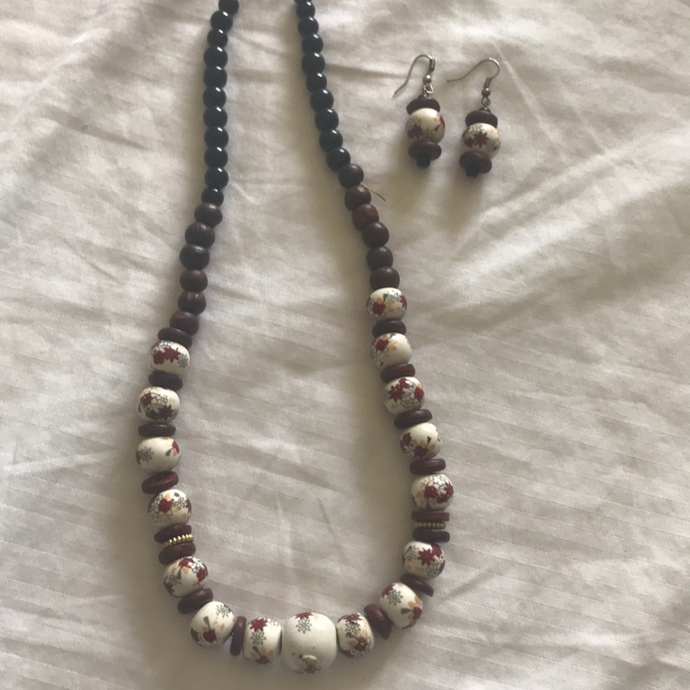 Wooden necklace set